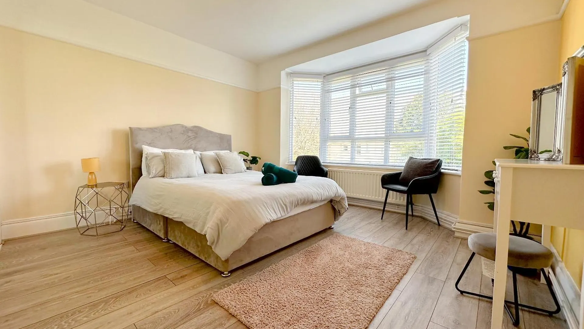 Bournemouth 3 Bedroom - Parking